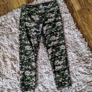 🌼Athletica Capri Leggings Size Small